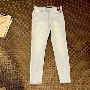 No Boundaries high-rise pull on jegging